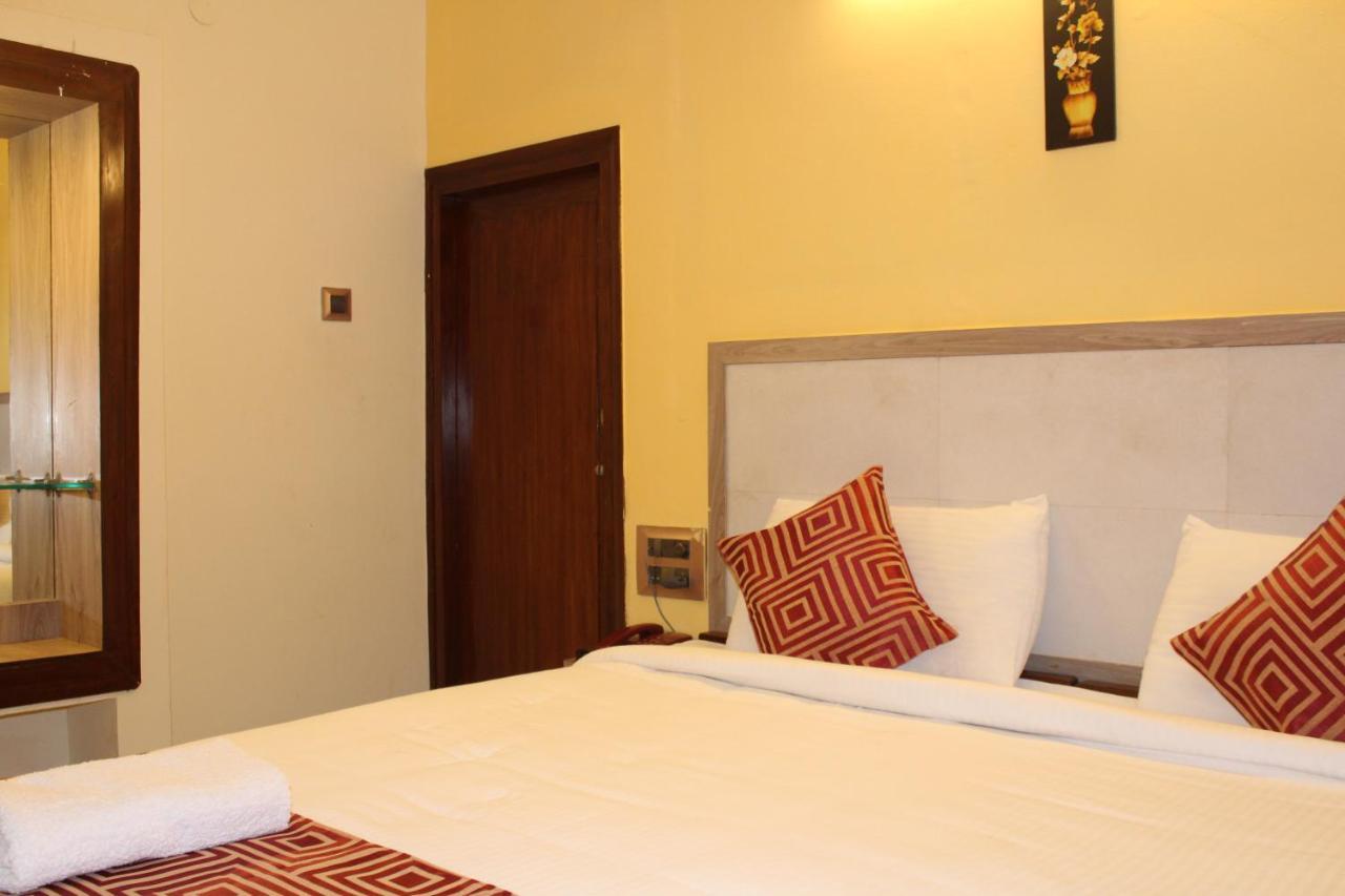 Kaveri Hotel Bed & Breakfast Mysore Buitenkant foto