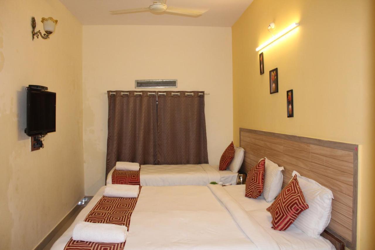 Kaveri Hotel Bed & Breakfast Mysore Buitenkant foto