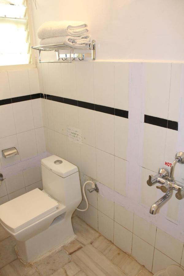 Kaveri Hotel Bed & Breakfast Mysore Buitenkant foto